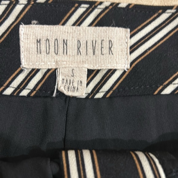 5/25 Must Buy 5 Moon River shorts striped earthy high waisted small - Picture 3 of 9